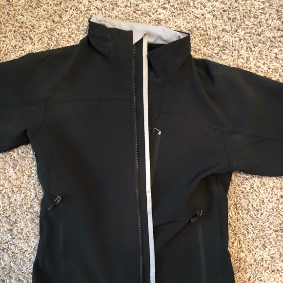 Patagonia men’s jacket-waterproof - Picture 3 of 5